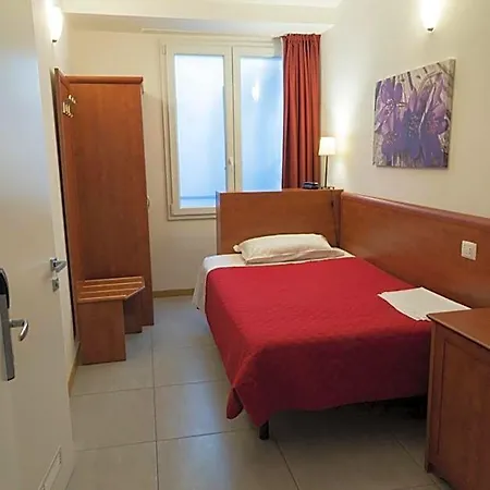 Buon Centro - - Self Check-in Hotel